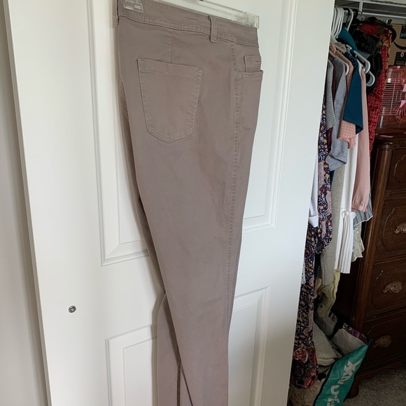 Lee Classic Fit Straight Leg Women’s Khaki Pants - Picture 2 of 7